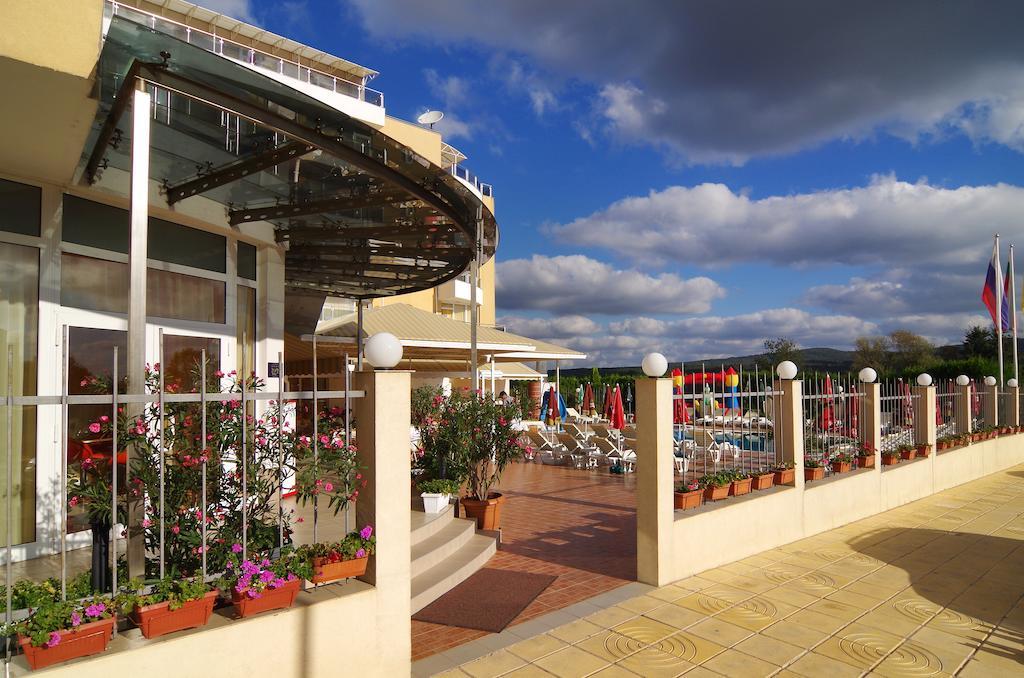 Hotel Plamena Palace Primorsko Bagian luar foto