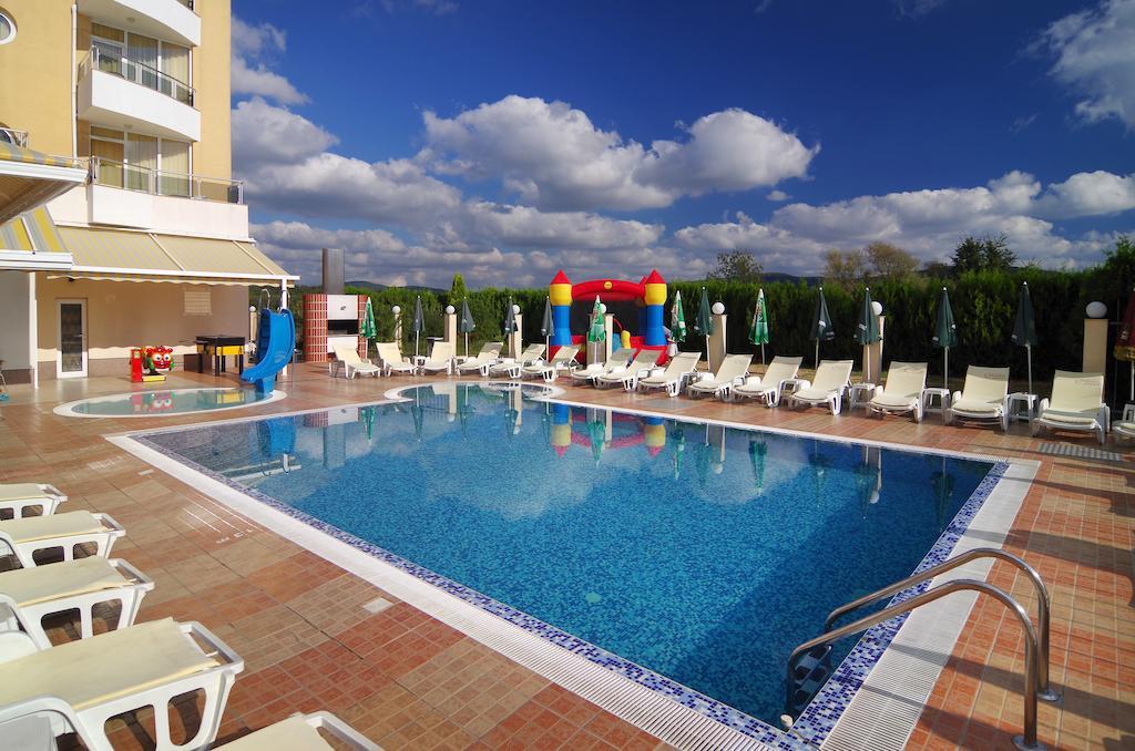 Hotel Plamena Palace Primorsko Bagian luar foto